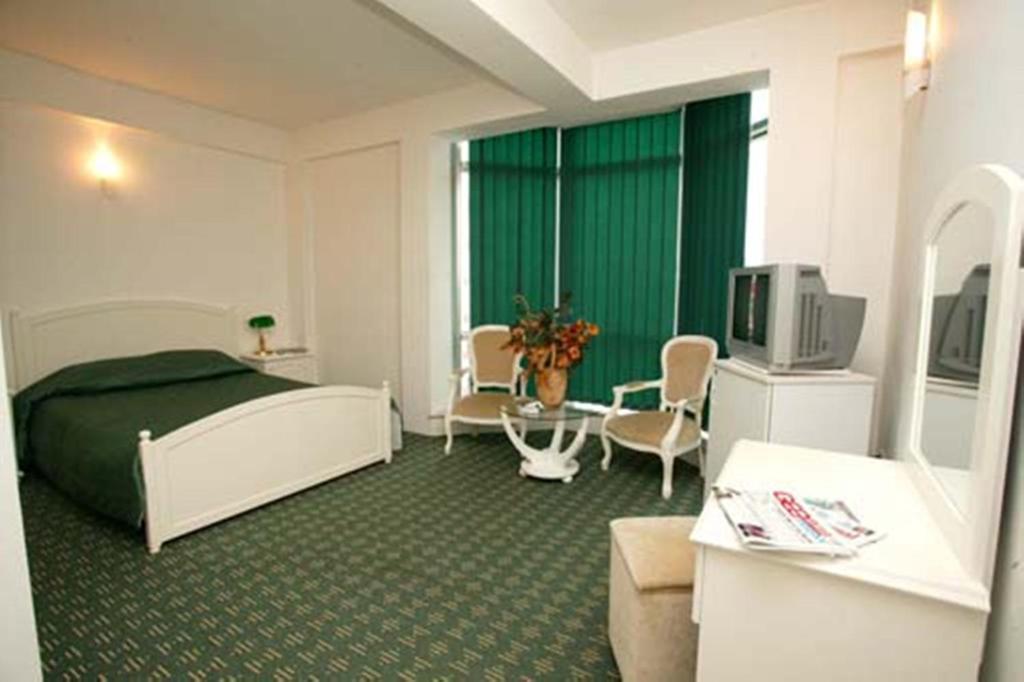 Hotel Alik Batumi Zimmer foto